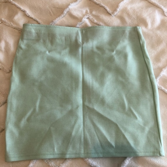 3 for 15 💕 H&M mint green zip up mini skirt - Picture 3 of 4